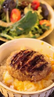 Elevate your dining experience with a luscious onsen egg, introducing a delightful burst of flavour and creamy richness to your hamburg set. 🥢